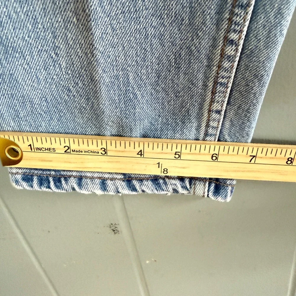 Vintage Levis 550 Womens 10 High Rise Tapered Leg Light Wash Mom Jeans 90s Y2K